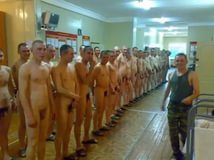 Парни голые в армии